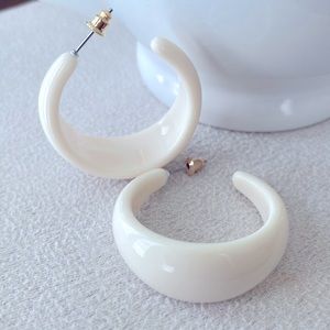 Off-white chunky open hoops